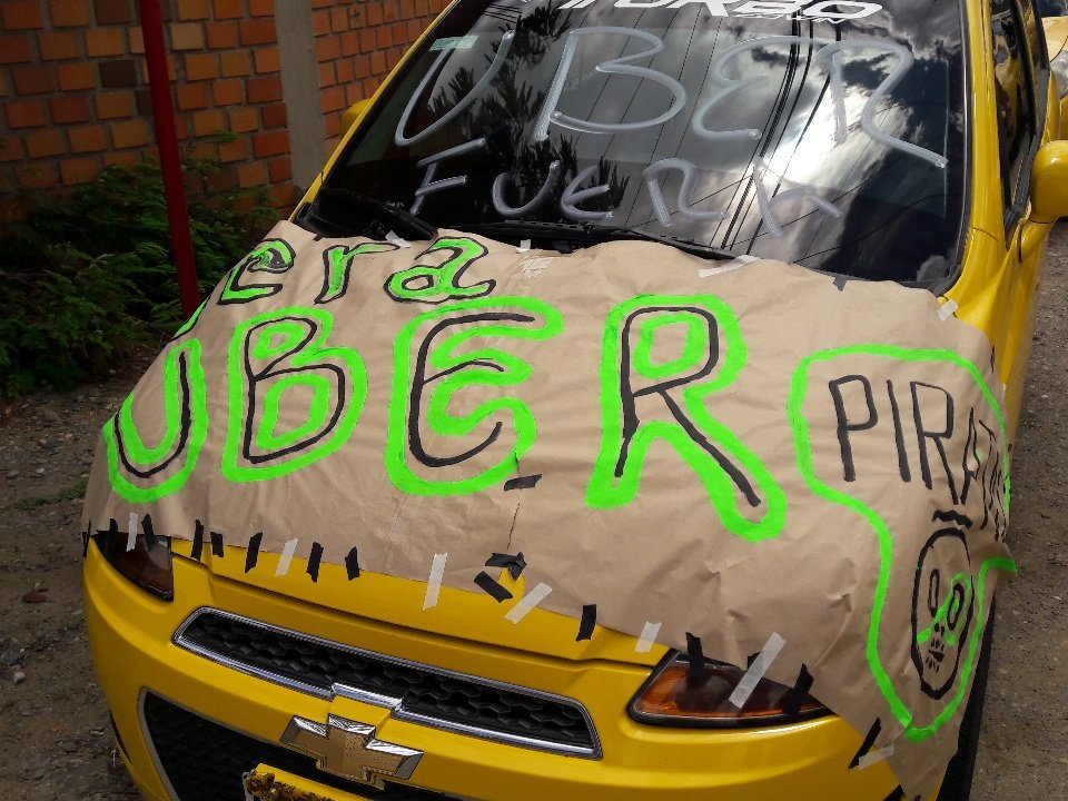 Taxistas anuncian paro nacional para protestar contra Uber