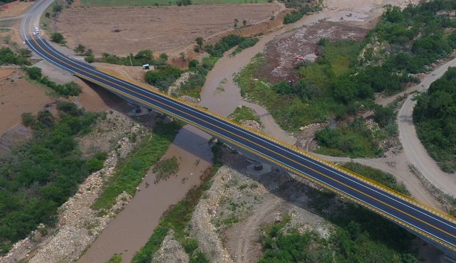 Vicepresidente inaugura puente en El Pórtico