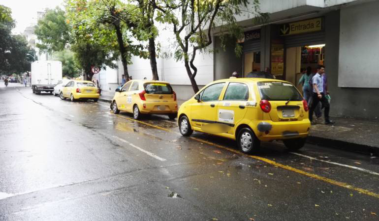 Taxistas no comparten nuevo pico y placa